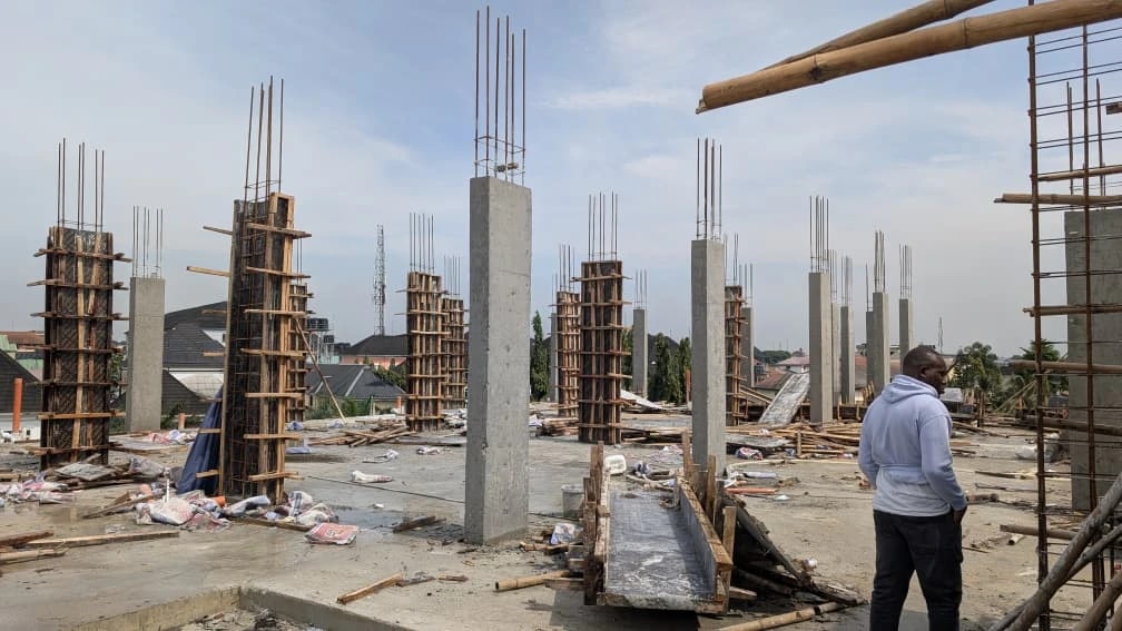 Reinforced concrete columns and active structural construction works